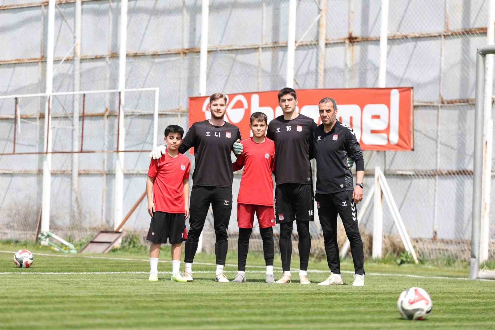 sivassporda corum fk mesaisi 4 8mRigCPf