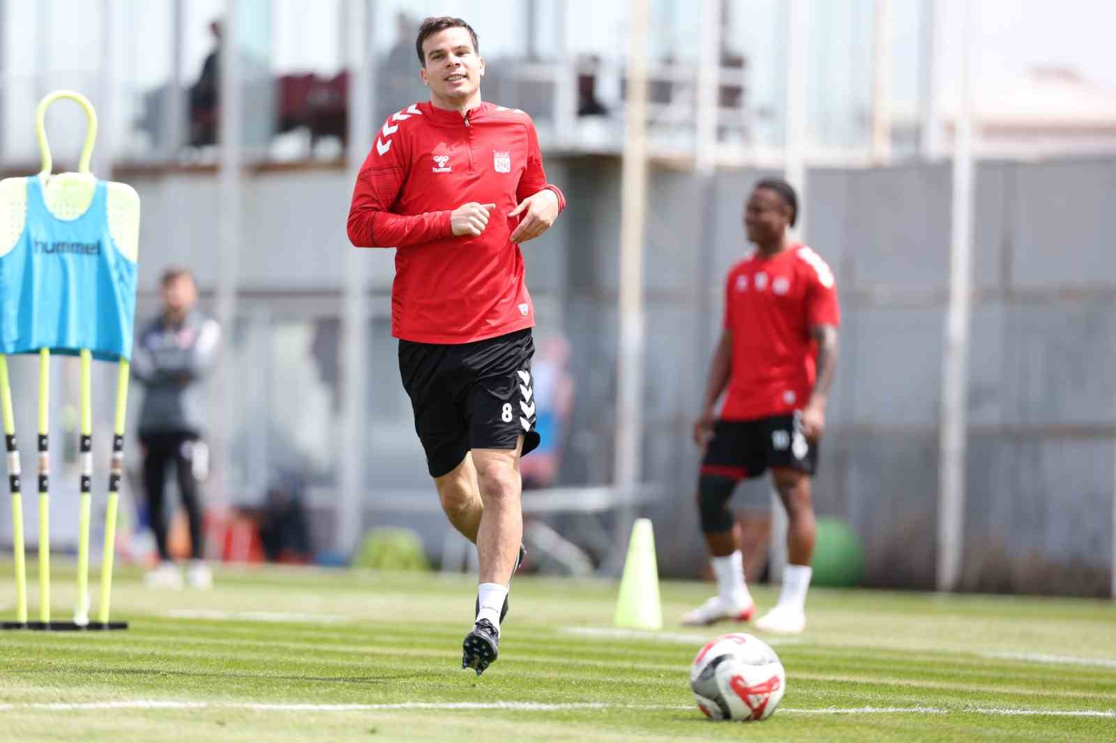 sivassporda corum fk mesaisi 5 nOSE1arY