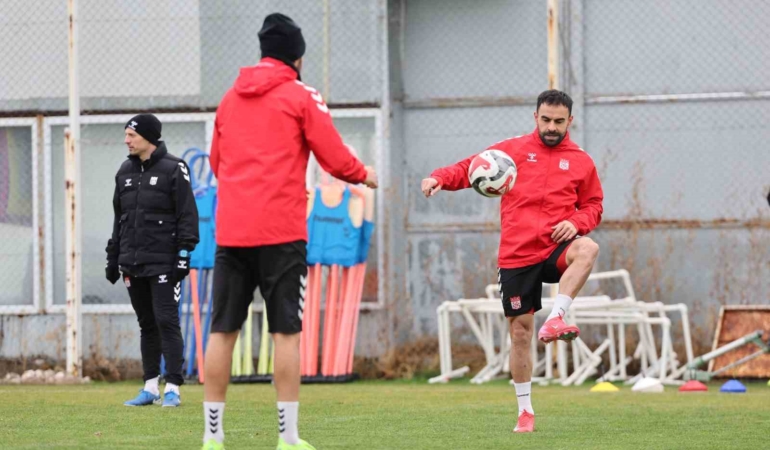 sivassporda-erokspor-maci-hazirliklari-suruyor-MLOygpra.jpg