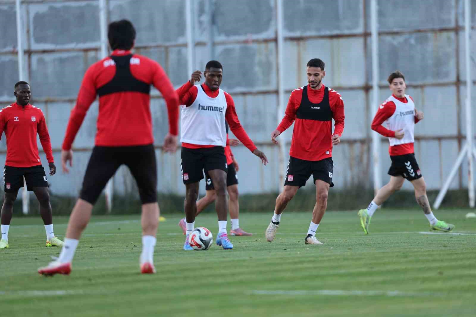 Sivasspor’da Esenler Erokspor maçı hazırlıkları başladı 5 sivassporda esenler erokspor maci hazirliklari basladi 1 FryruSwy