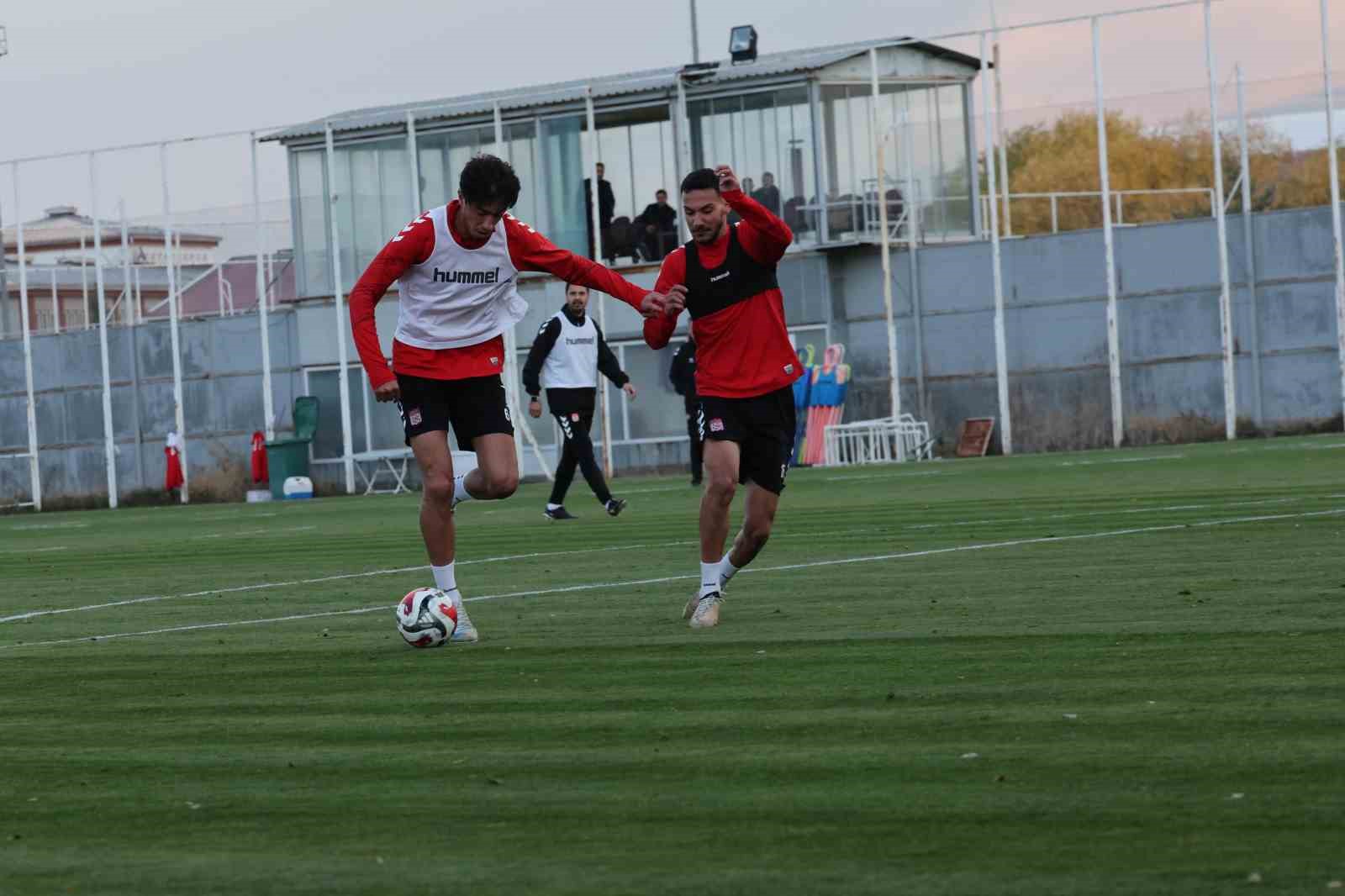 Sivasspor’da Esenler Erokspor maçı hazırlıkları başladı 6 sivassporda esenler erokspor maci hazirliklari basladi 2 lJDb74Wk