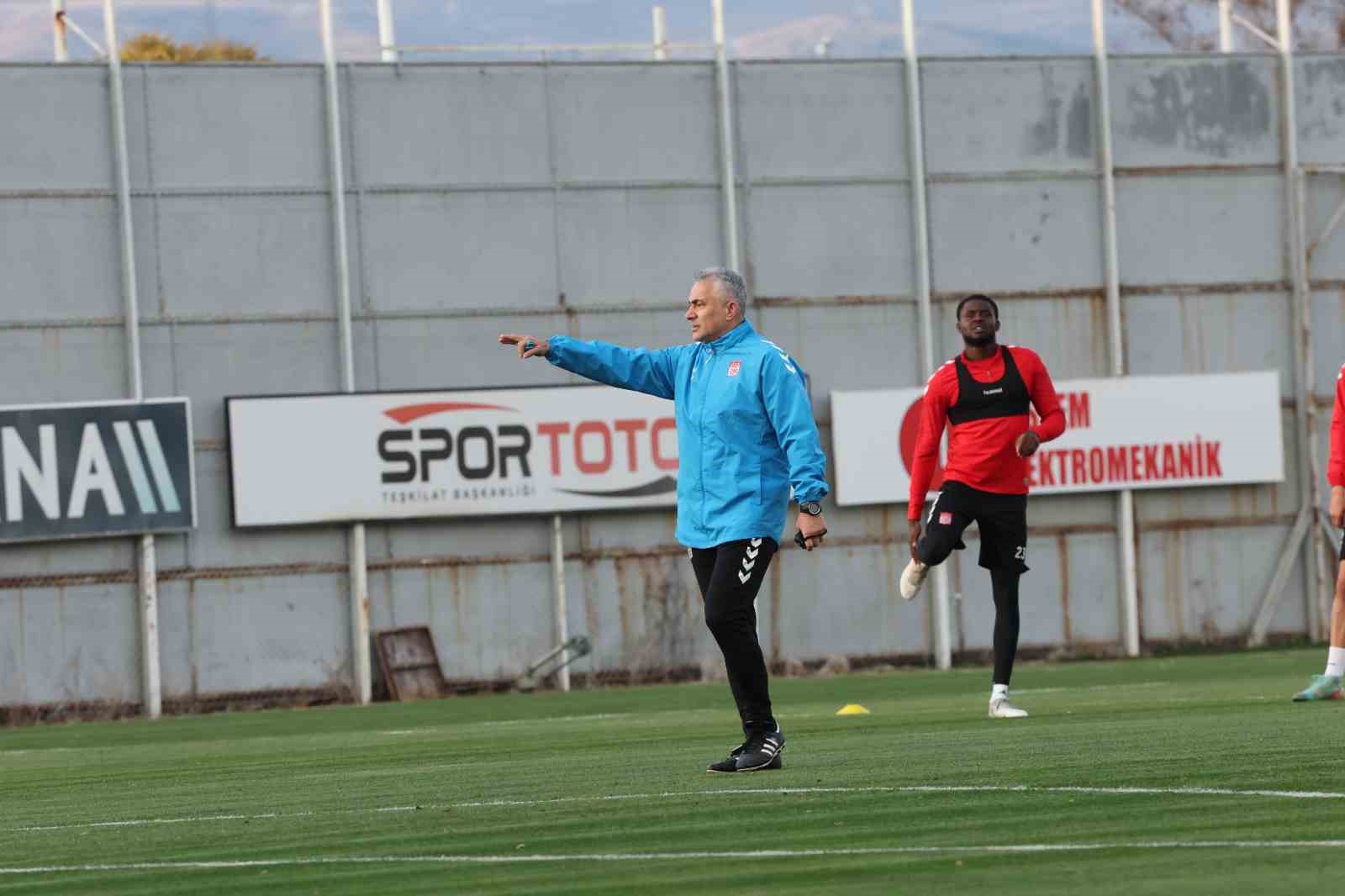 Sivasspor’da Esenler Erokspor maçı hazırlıkları başladı 7 sivassporda esenler erokspor maci hazirliklari basladi 3