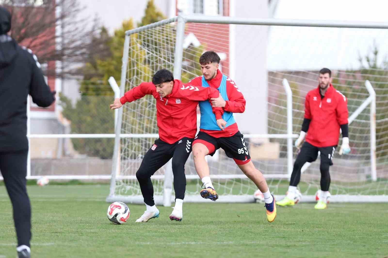 Sivasspor’da Esenler Erokspor maçı hazırlıkları sürüyor 5 sivassporda esenler erokspor maci hazirliklari suruyor 1 uLgaktLK
