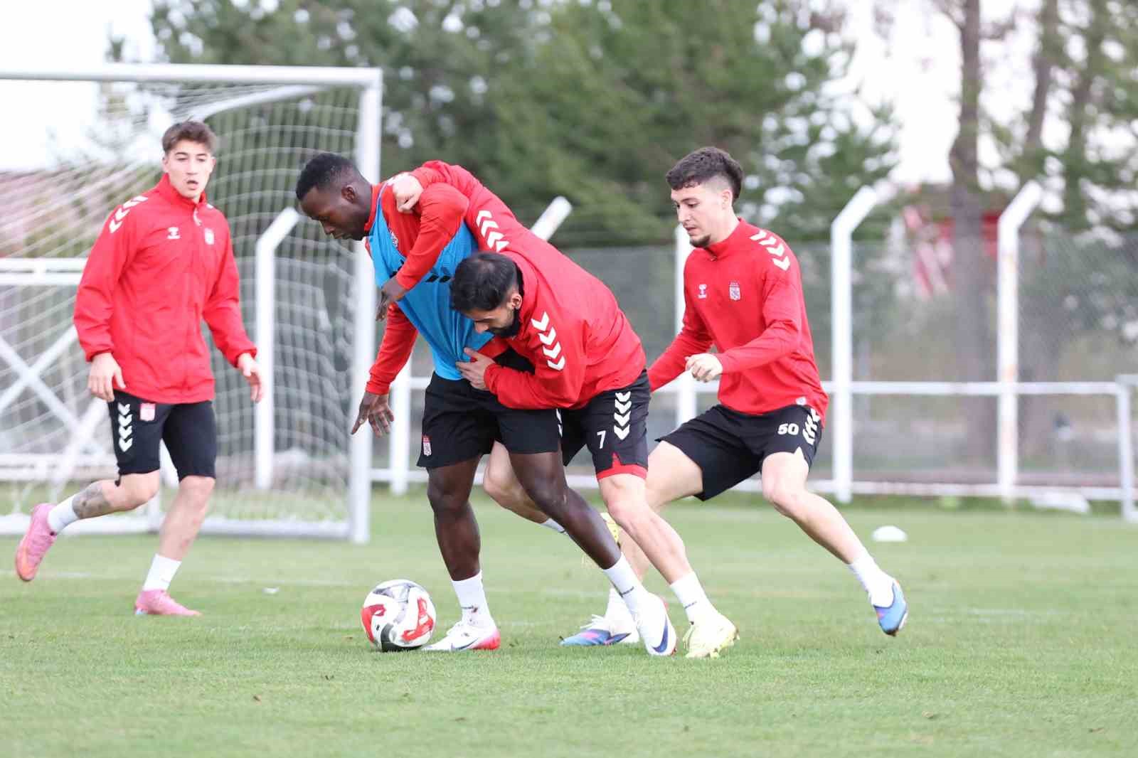 Sivasspor’da Esenler Erokspor maçı hazırlıkları sürüyor 6 sivassporda esenler erokspor maci hazirliklari suruyor 2 reOIFYKF
