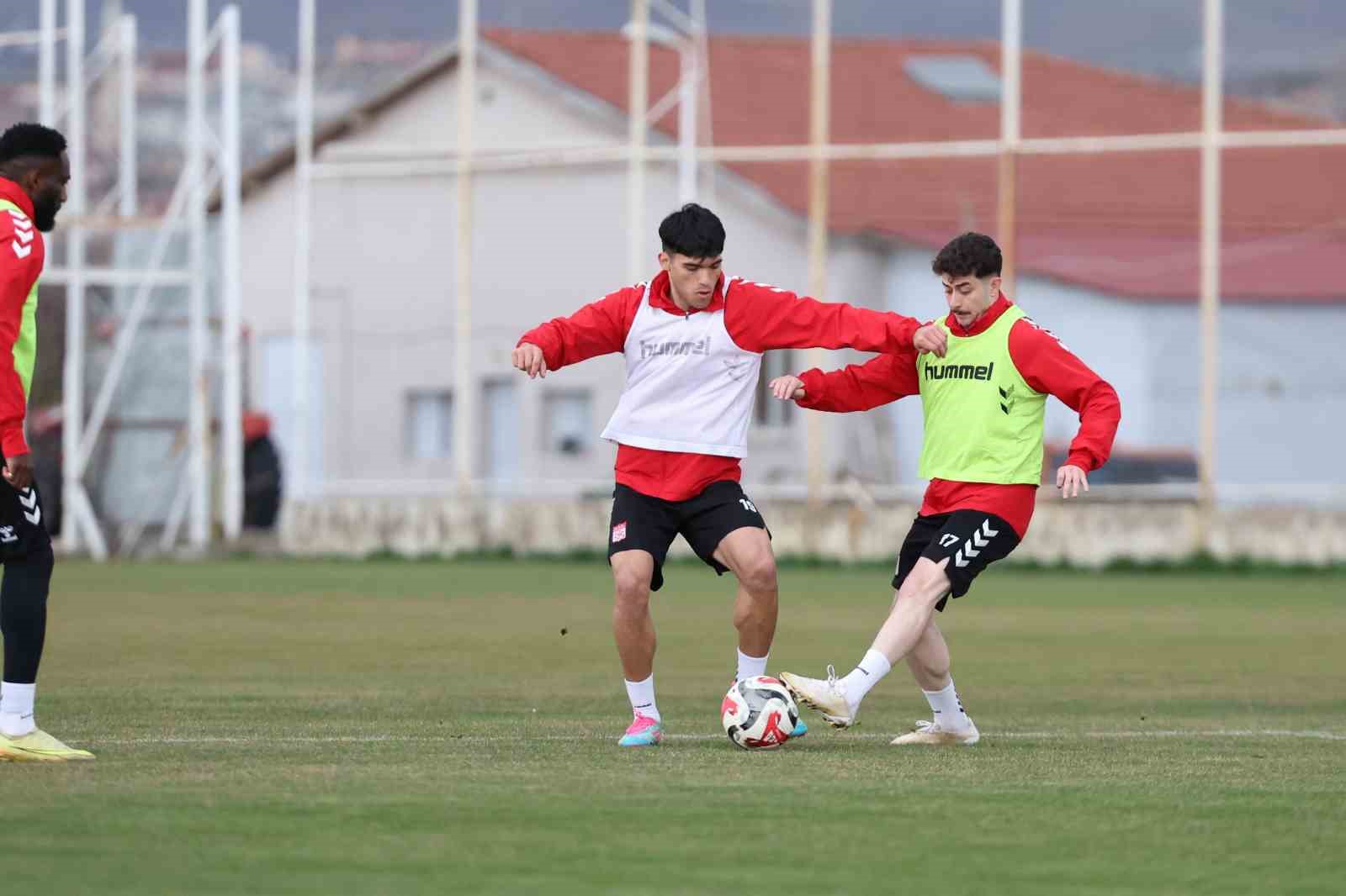 Sivasspor’da Esenler Erokspor maçı hazırlıkları sürüyor 7 sivassporda esenler erokspor maci hazirliklari suruyor 3 HJHqayjr