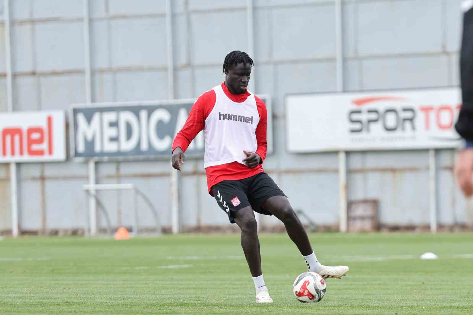 Sivasspor’da, Esenler Erokspor maçı hazırlıkları sürüyor 7 sivassporda esenler erokspor maci hazirliklari suruyor 3 rJ2y1rny