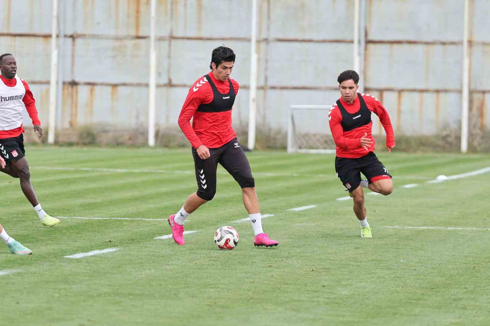 Sivasspor’da, Esenler Erokspor maçı hazırlıkları sürüyor 9 sivassporda esenler erokspor maci hazirliklari suruyor 5