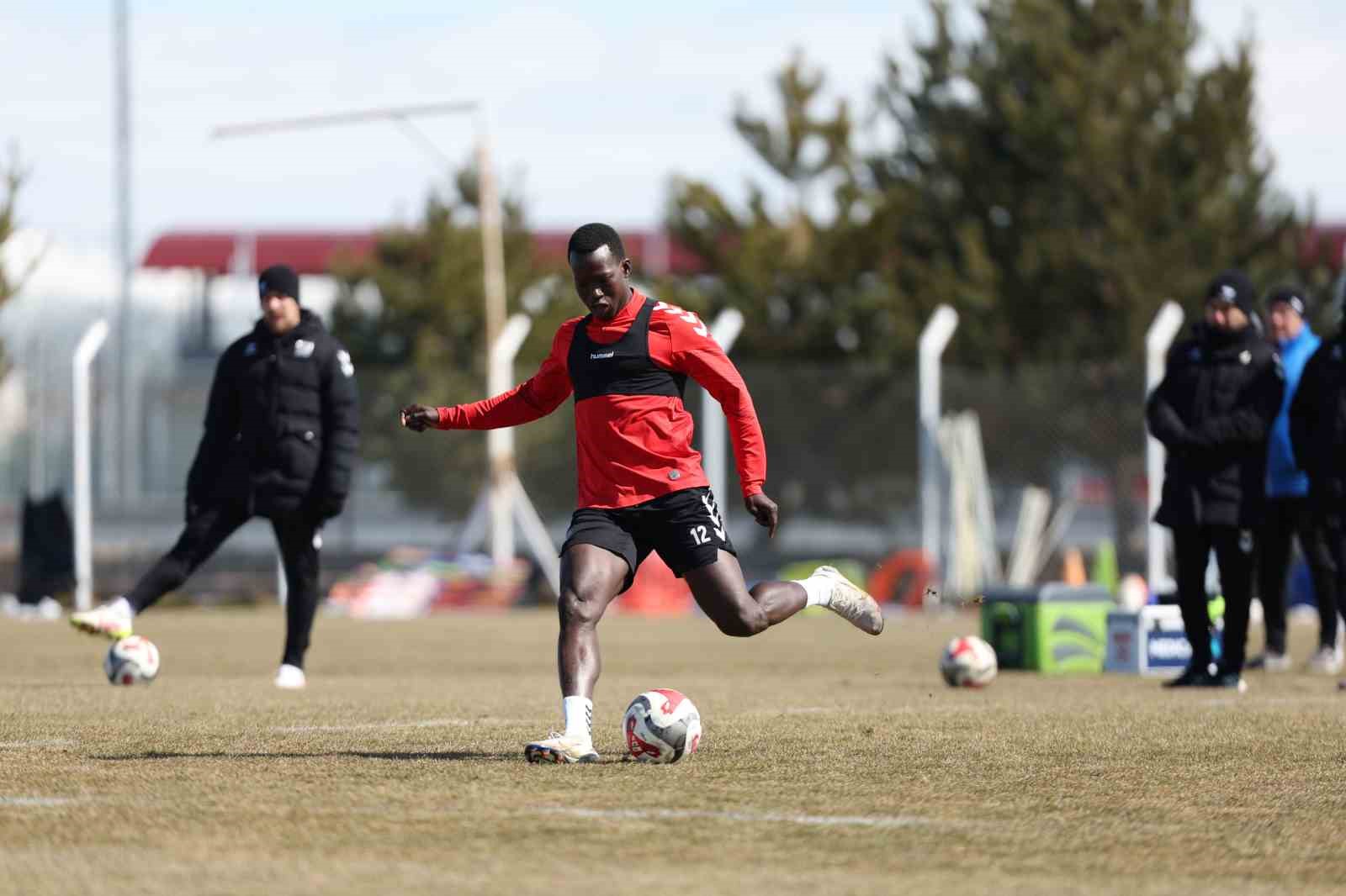 sivassporda hatayspor maci hazirliklari basladi 3 EEUqmqDd