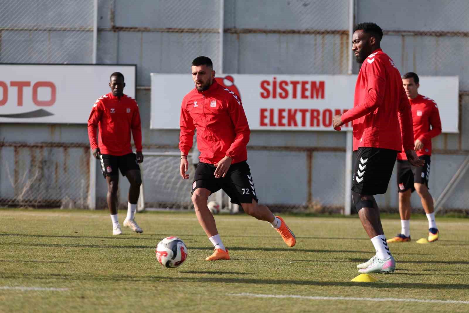 Sivasspor’da İstanbulspor maçı hazırlıkları sürüyor 7 sivassporda istanbulspor maci hazirliklari suruyor 3 WckcUan5