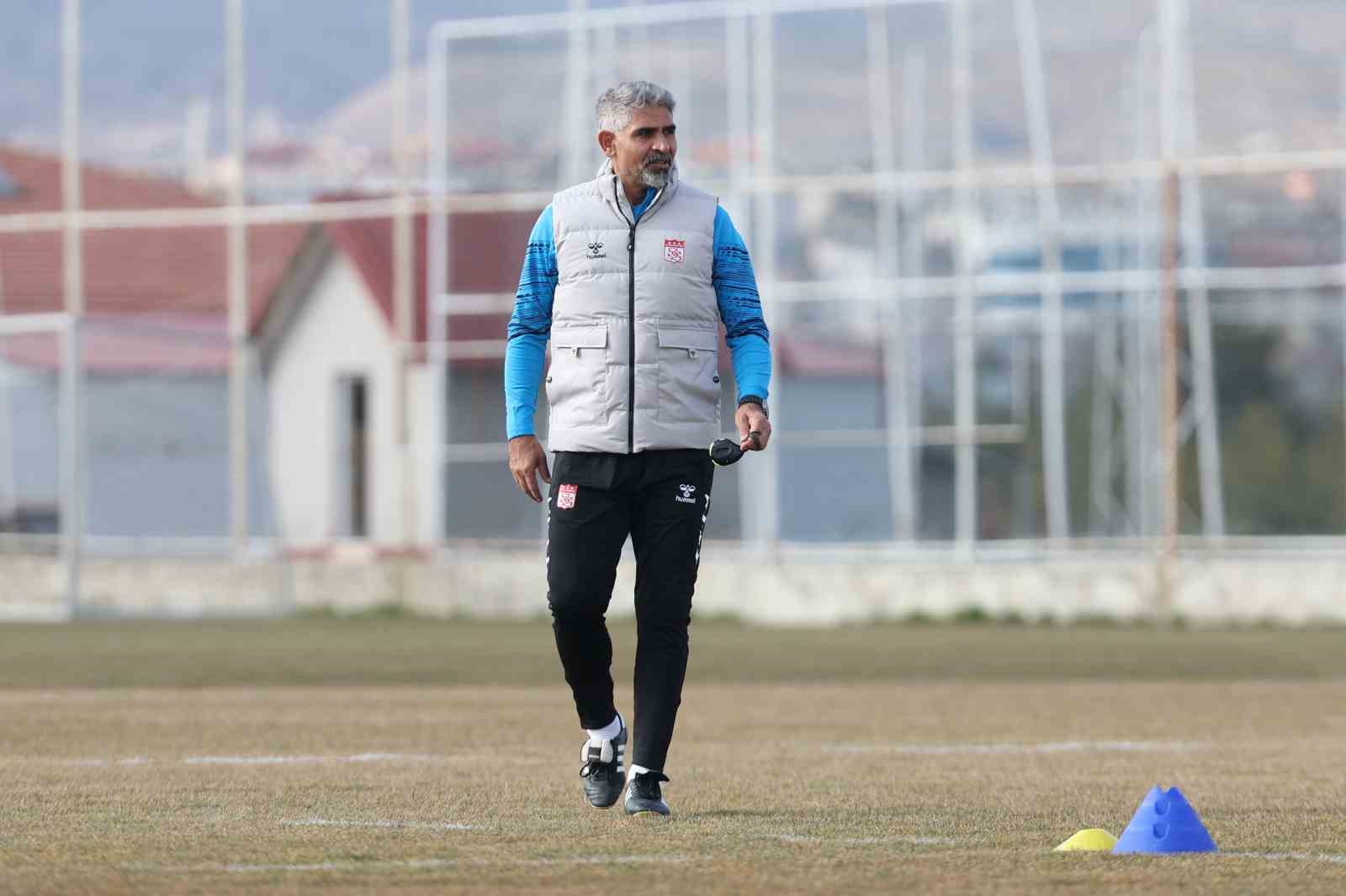 sivassporda manisa fk mesaisi 1 NOag7psi