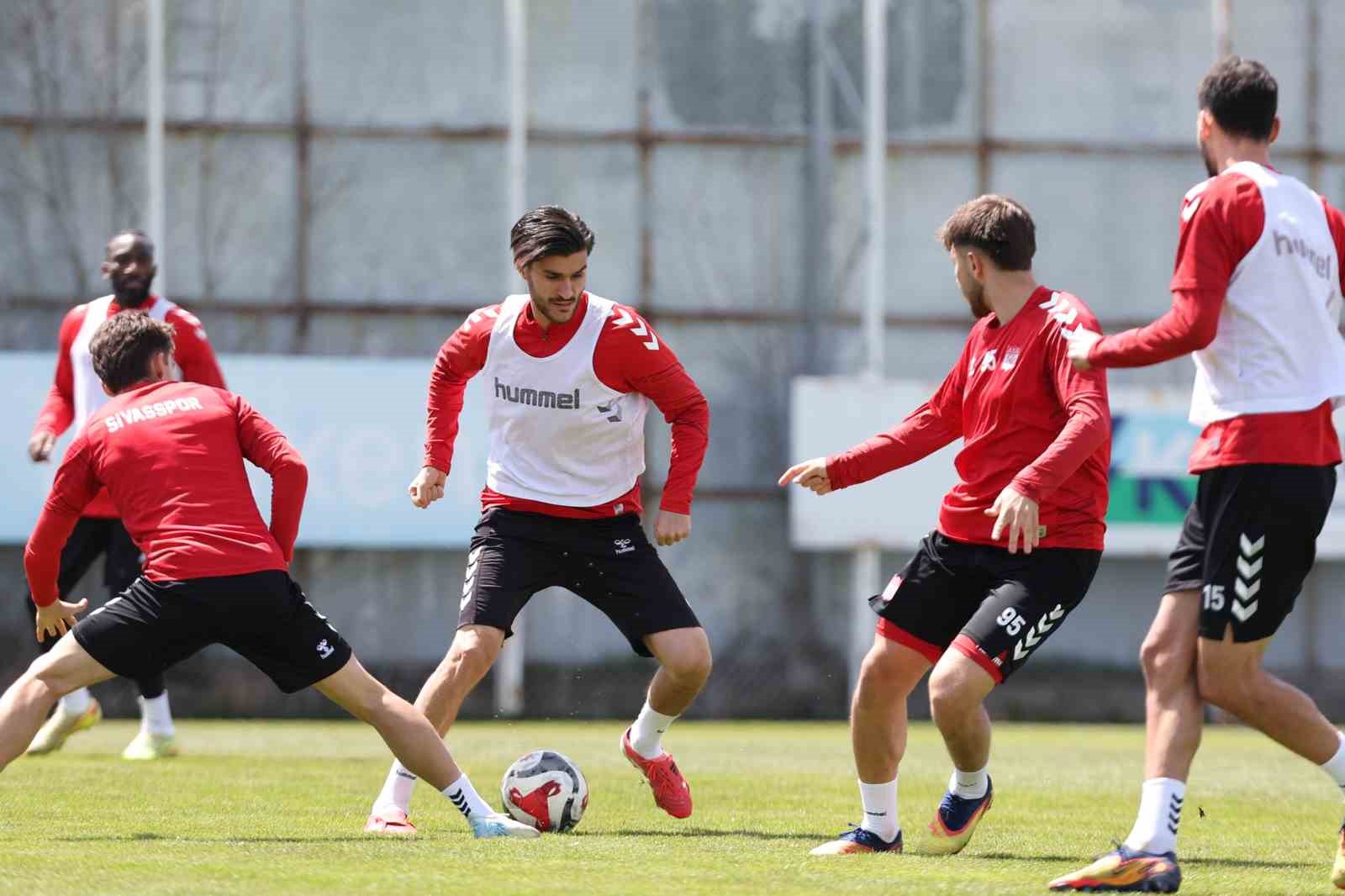 sivassporda rey manaj idmanlara basladi 1 cNWCTaWm