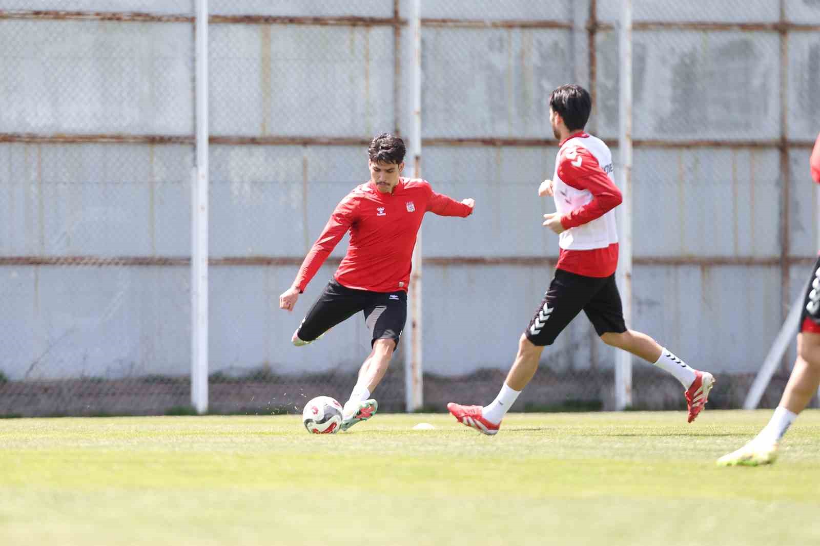 sivassporda rey manaj idmanlara basladi 2 d4MZht2s