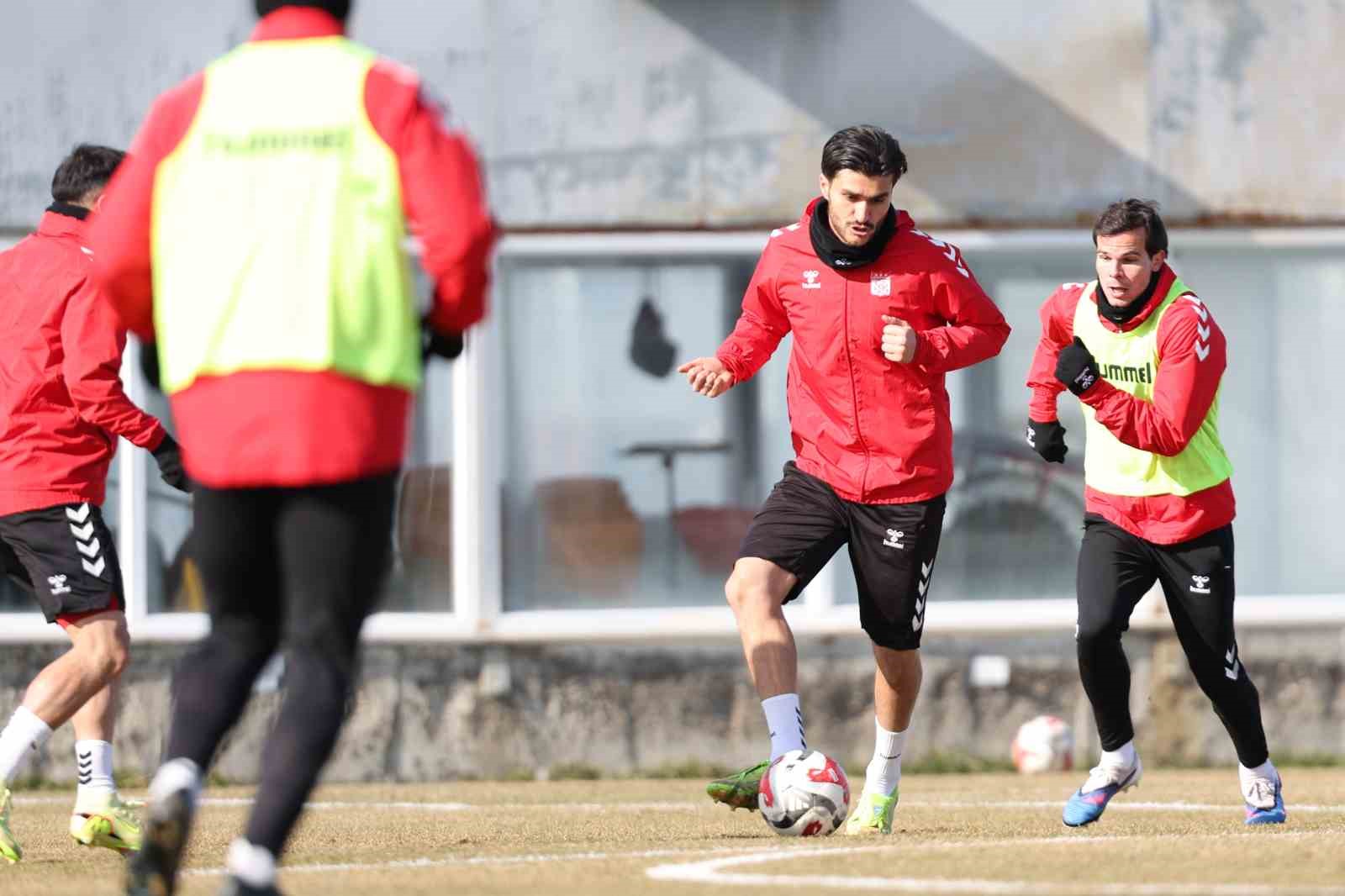 sivassporda sariyer hazirliklari suruyor 2 A8J1N4EA