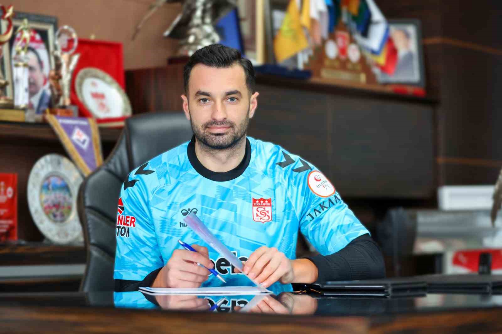 sivassporda transfer yasagi kalkti ilk imza gokhan akkandan 2 yDJYVEcg
