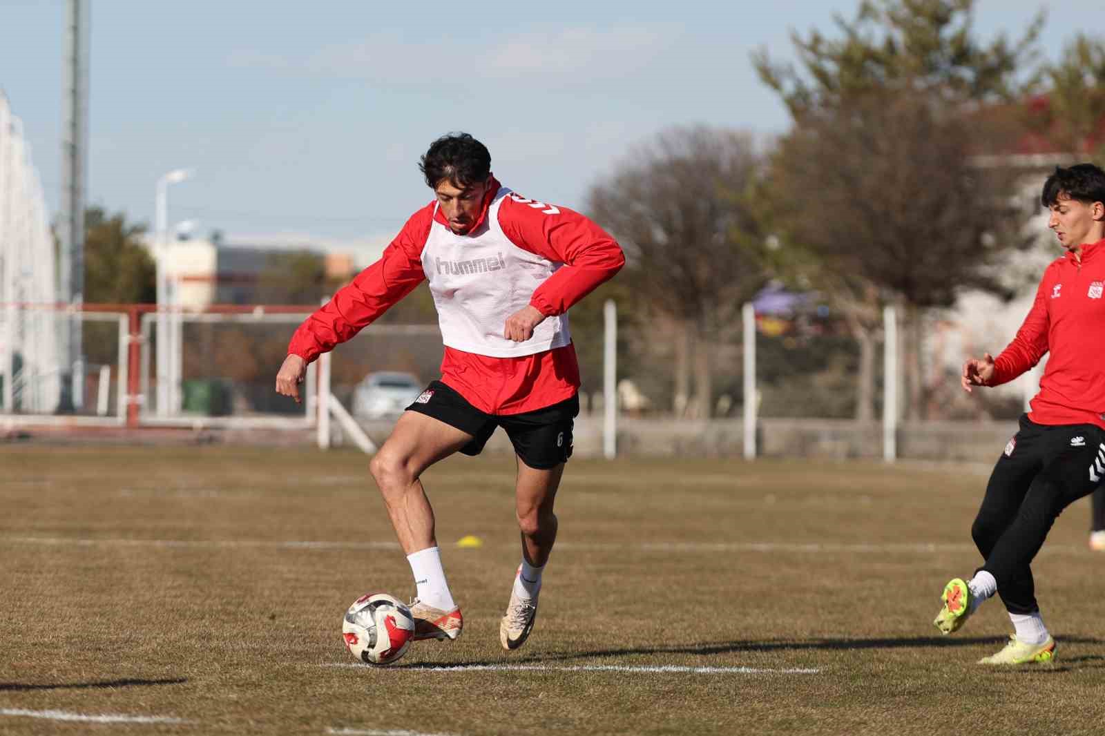 Sivasspor’da Ümraniyespor maçı hazırlıkları başladı 5 sivassporda umraniyespor maci hazirliklari basladi 1 2RhusOhJ