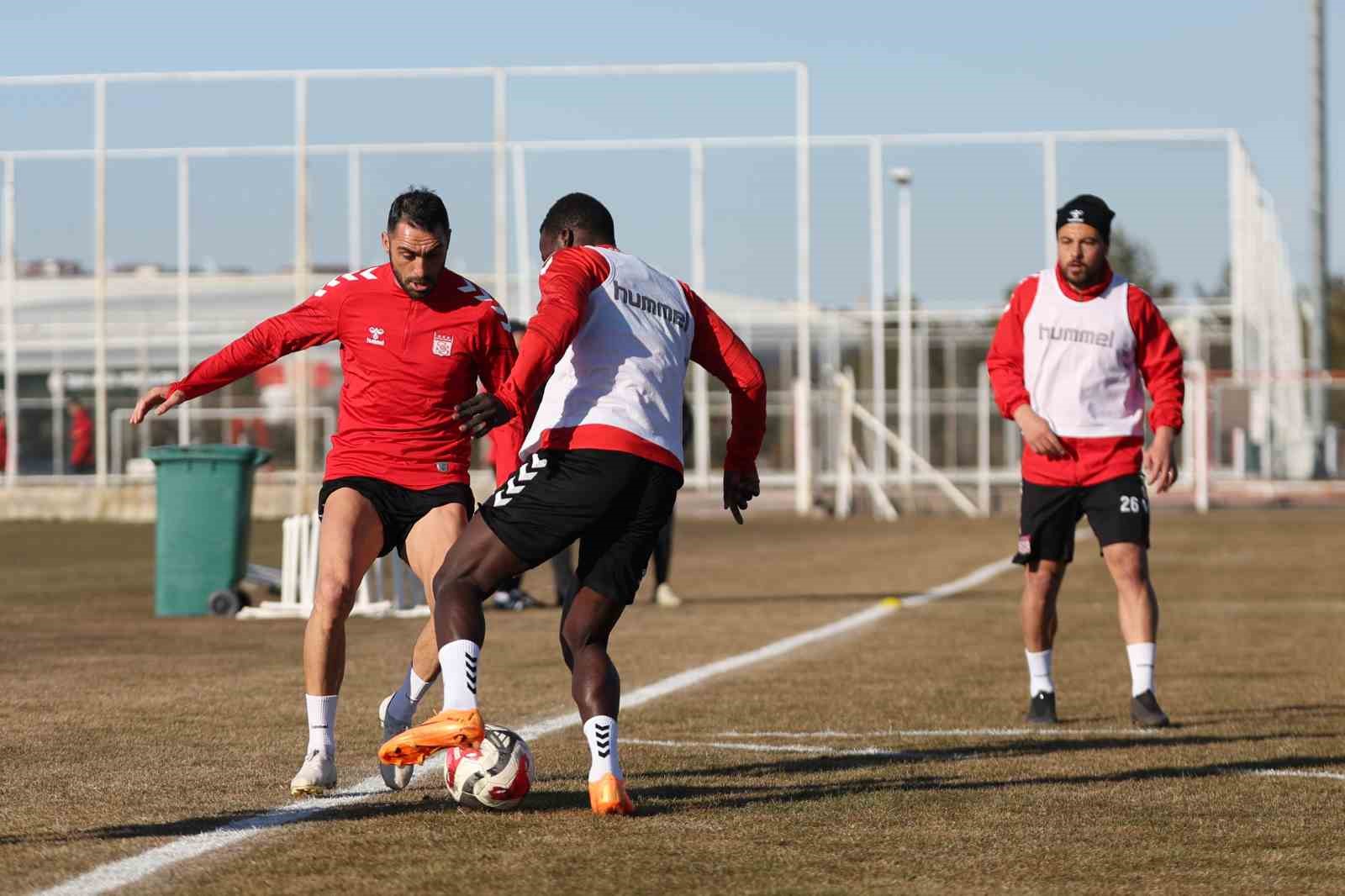 Sivasspor’da Ümraniyespor maçı hazırlıkları başladı 6 sivassporda umraniyespor maci hazirliklari basladi 2 zRY4QVUK