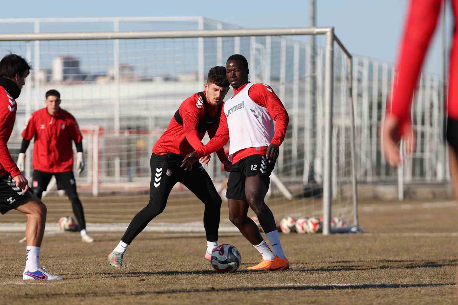 Sivasspor’da Ümraniyespor maçı hazırlıkları başladı 7 sivassporda umraniyespor maci hazirliklari basladi 3 bVg21uyS