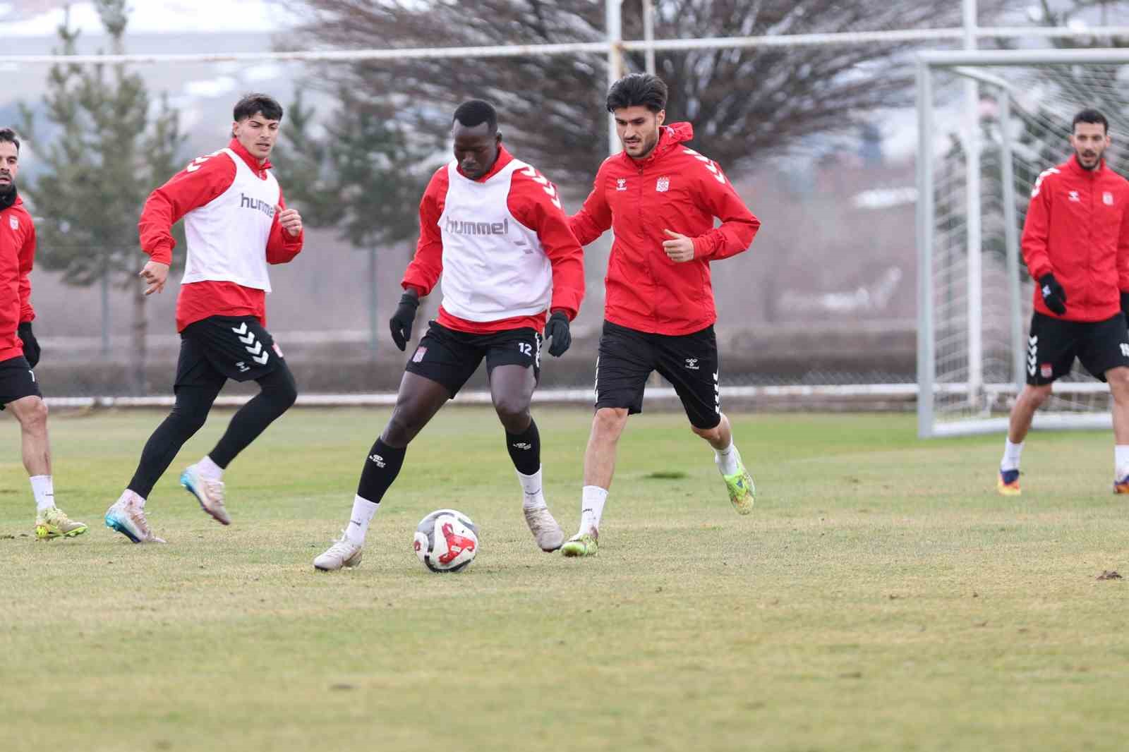 Sivasspor’da Vanspor hazırlıkları başladı 6 sivassporda vanspor hazirliklari basladi 2 GWME9Adr