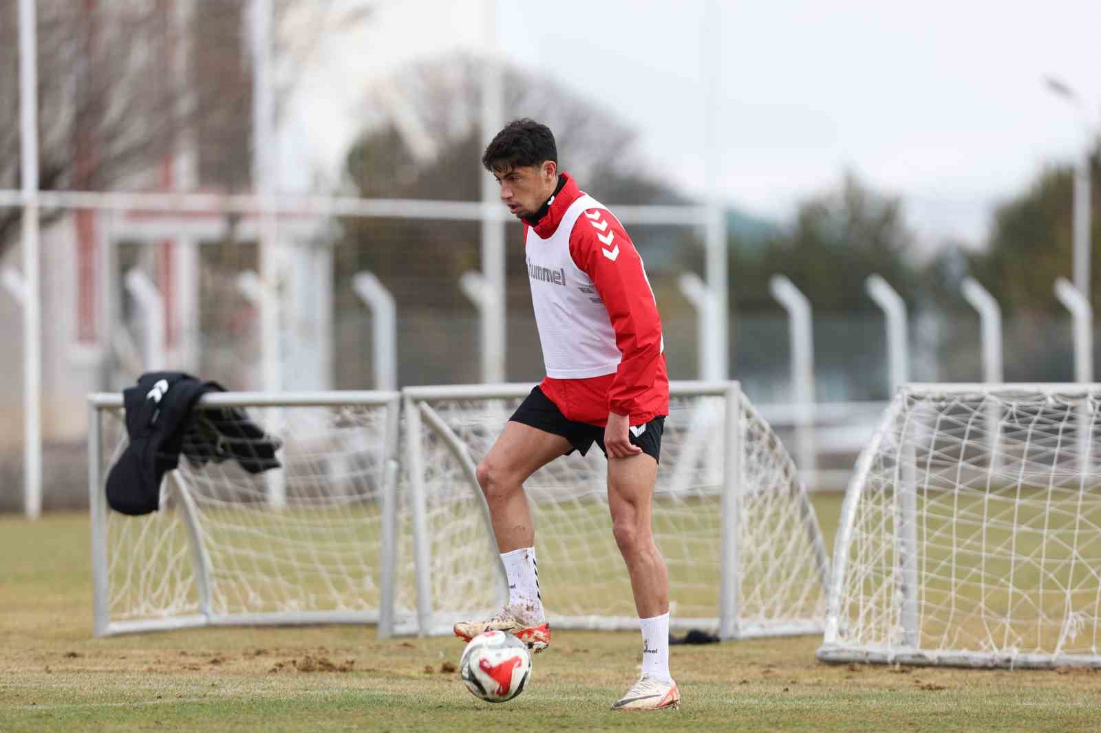 Sivasspor’da Vanspor hazırlıkları başladı 8 sivassporda vanspor hazirliklari basladi 4 GEIX7AlS