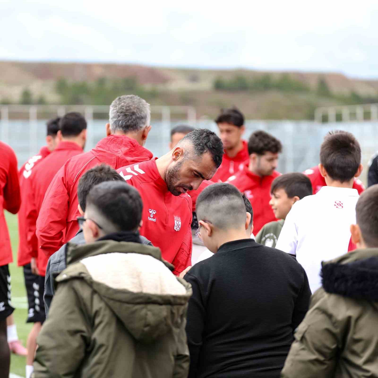 sivasspordan cocuklara 23 nisan etkinligi 3 F2Gw41gi
