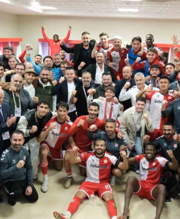 sivasspordan-galibiyet-pozu-1fiFGKNV.jpg