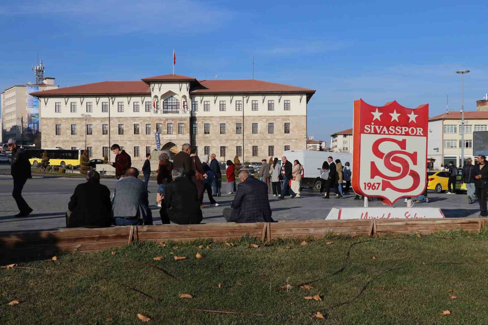 sivassporlu futbolcu kacti sosyal medya karisti 0 2zcd1vUd
