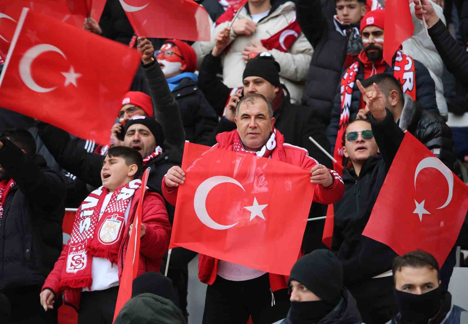 sivassporlu taraftarlar amed sportif faaliyetler macina ilgi gosterdi 3 CFykyN4G