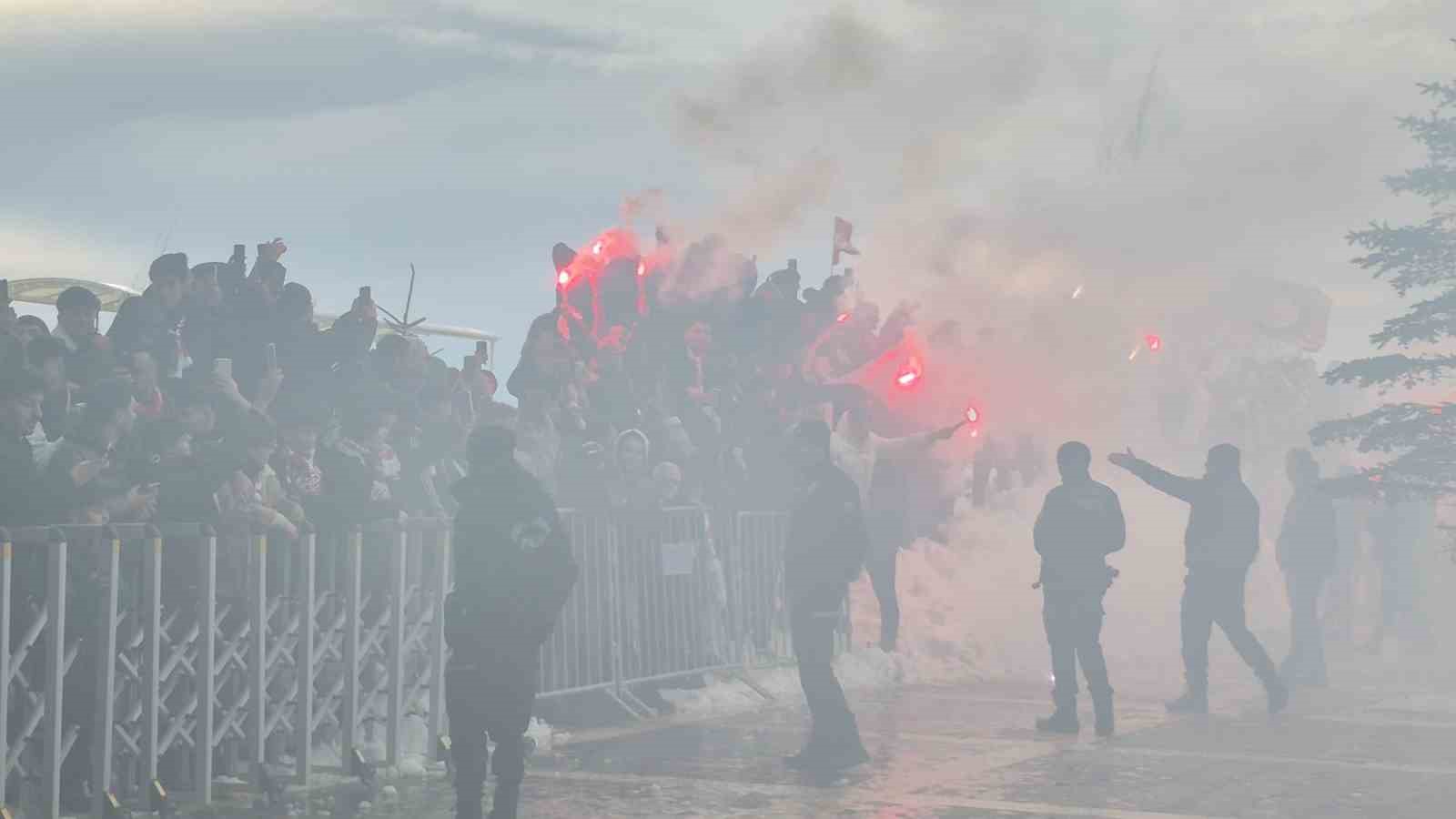 sivassporun prensipte anlastigi rey manaja coskulu karsilama 1 I1iUZMtp