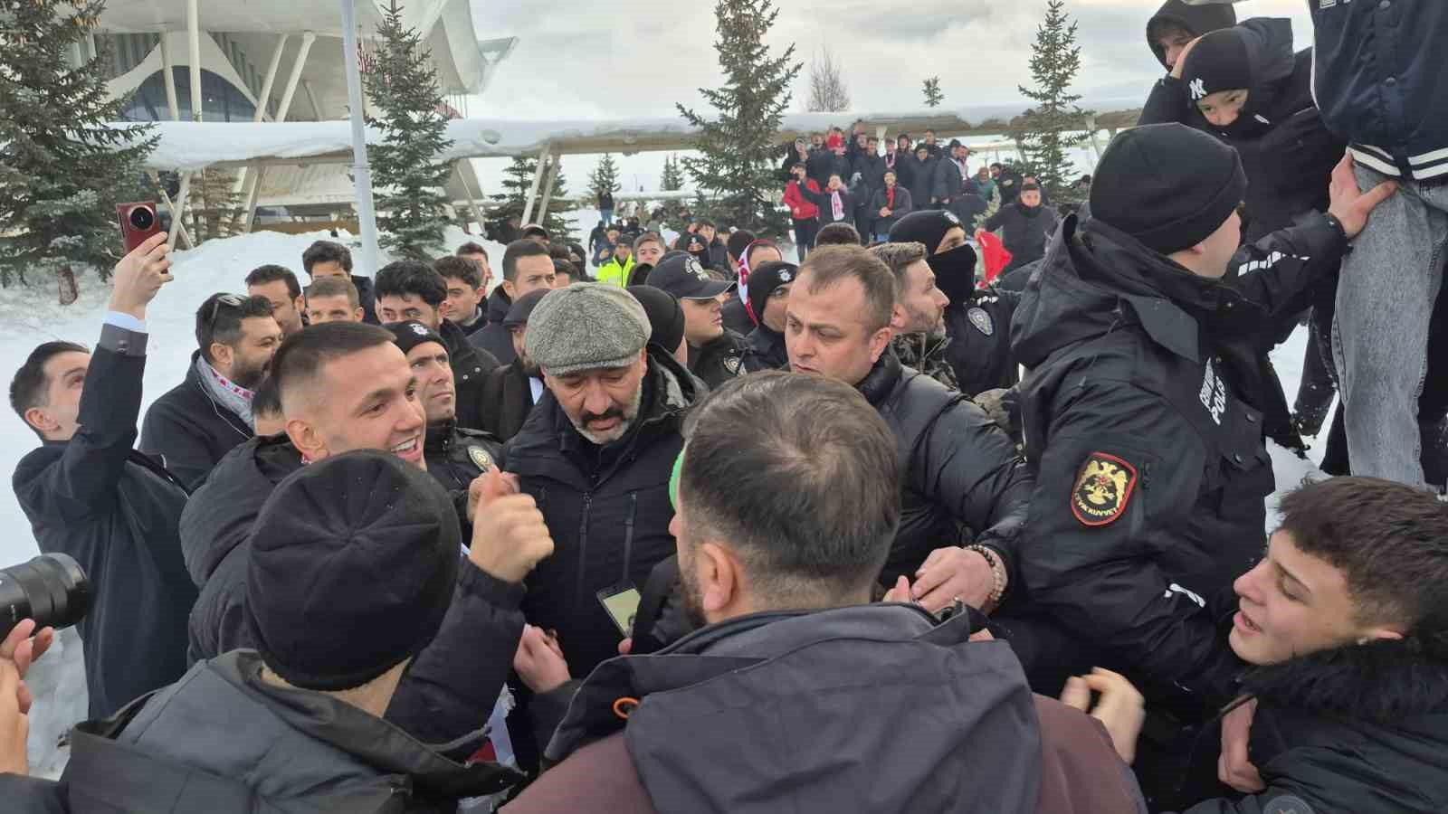 sivassporun prensipte anlastigi rey manaja coskulu karsilama 2 Ksd5jVbq