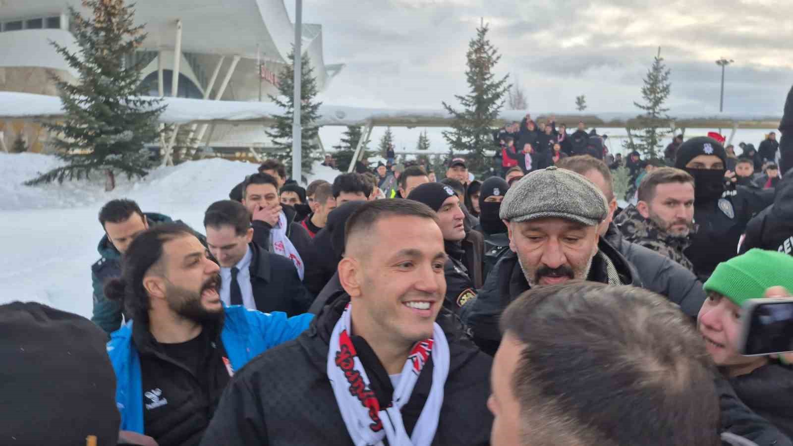 sivassporun prensipte anlastigi rey manaja coskulu karsilama 3 QzVLkIHD