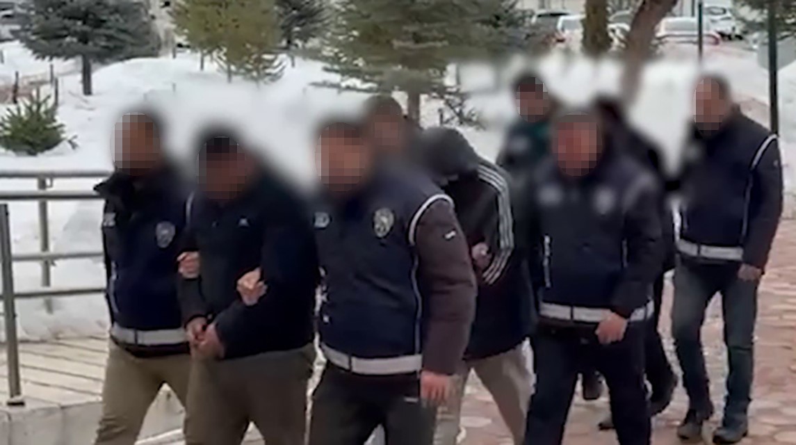 sivasta 111 duzensiz gocmen yakalandi 19 gocmen kacakcisi hakkinda islem yapildi 0