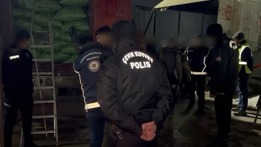 sivasta 111 duzensiz gocmen yakalandi 19 gocmen kacakcisi hakkinda islem yapildi 1 fX36dgbu