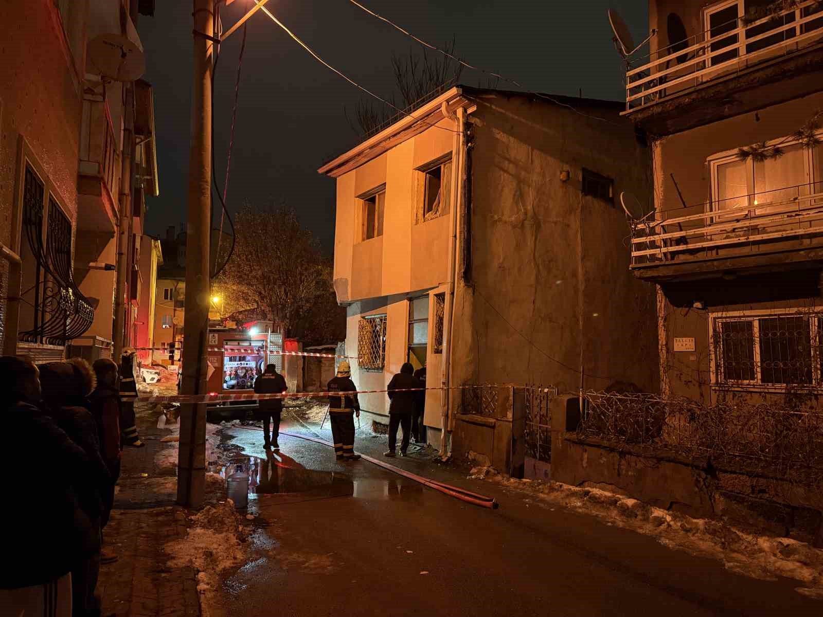 sivasta 2 katli evde cikan yanginda 26 kedi telef oldu 3 tnAETCkh