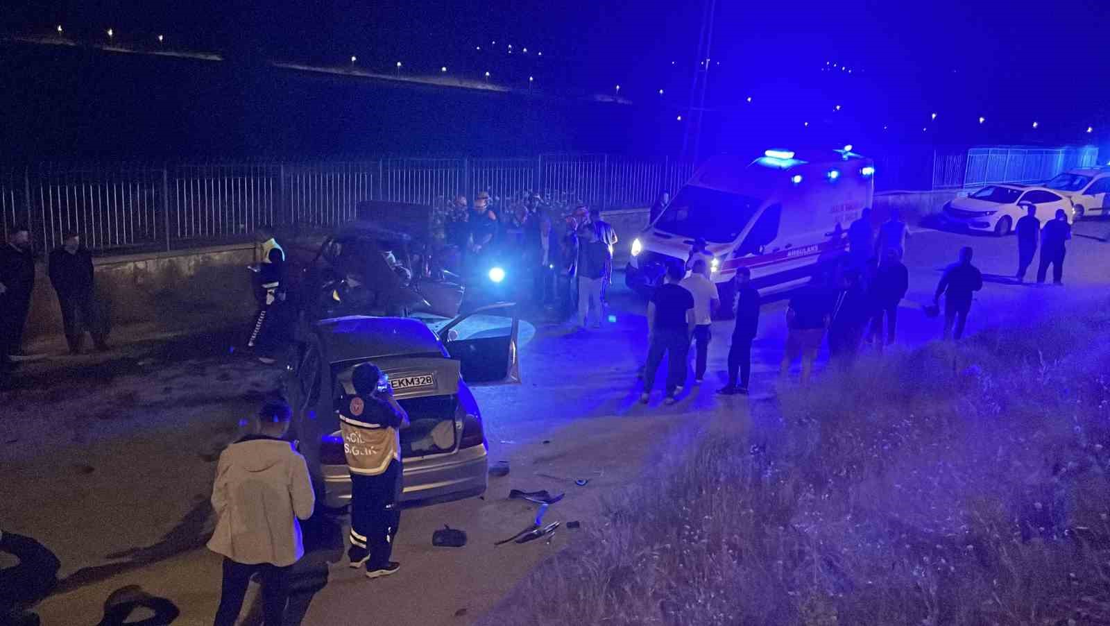 Sivas’ta 2 otomobil kafa kafaya çarpıştı: 6 yaralı 5 sivasta 2 otomobil kafa kafaya carpisti 6 yarali 1 pz5B24Fs