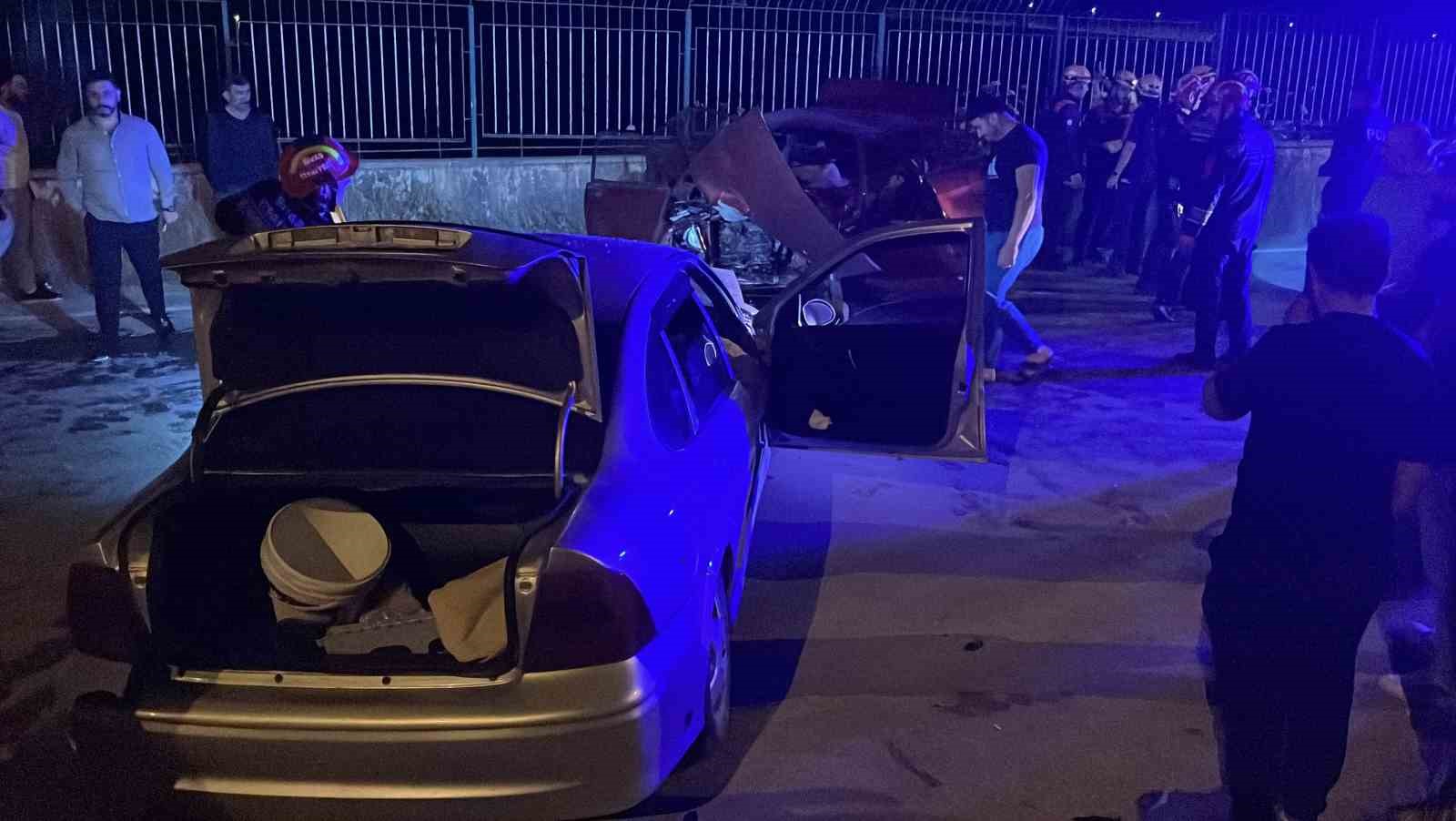 Sivas’ta 2 otomobil kafa kafaya çarpıştı: 6 yaralı 8 sivasta 2 otomobil kafa kafaya carpisti 6 yarali 4 NsIy9M8J