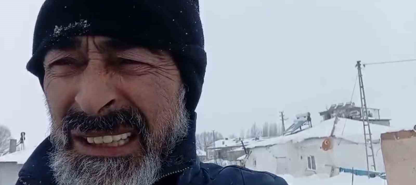 Sivas’ta 3 metre kar yağdı, hayvanlarının bulunduğu ahırın kapısını bulamadı 7 sivasta 3 metre kar yagdi hayvanlarinin bulundugu ahirin kapisini bulamadi 3 siQtBzIa