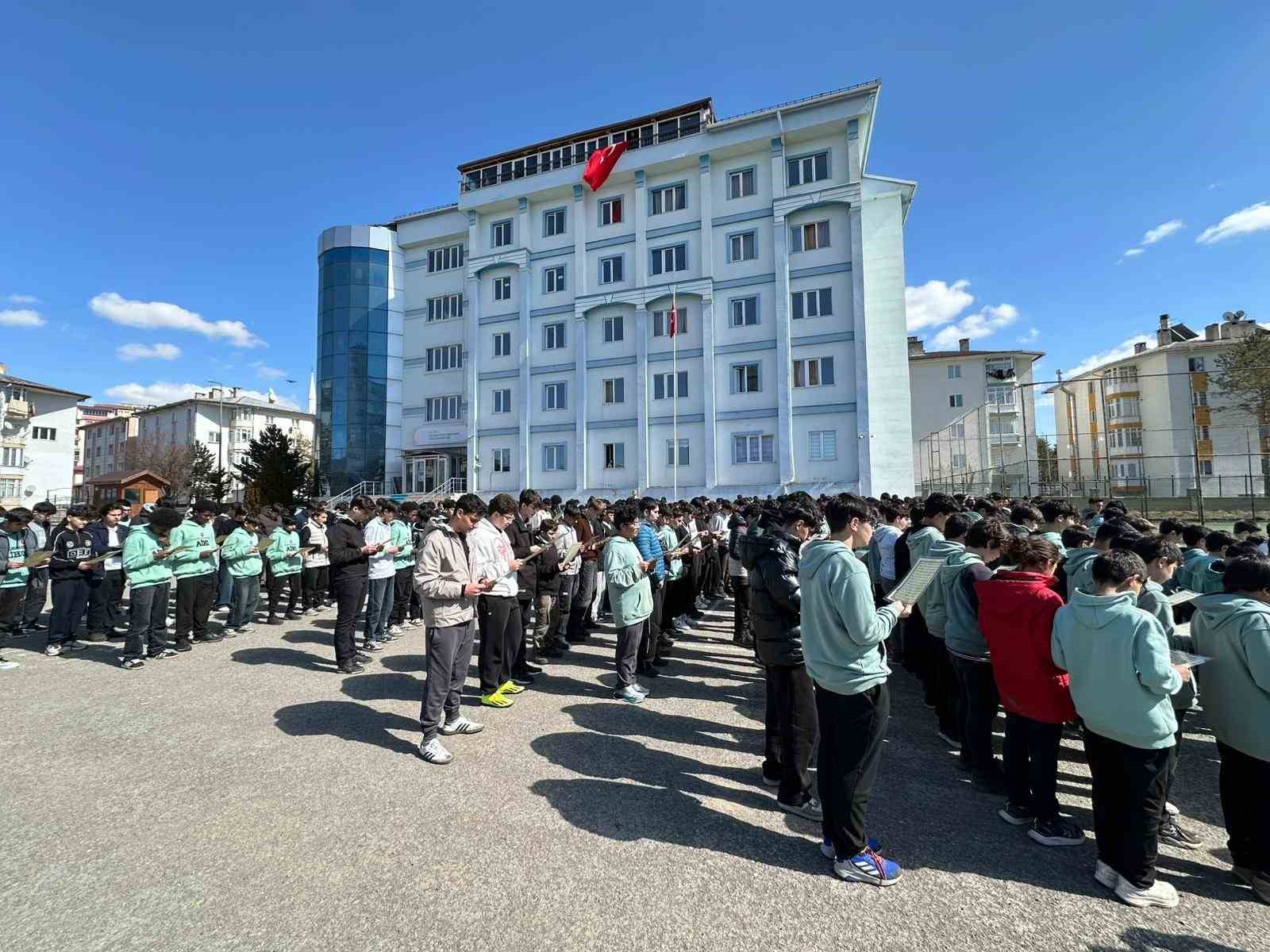 sivasta 302 genc ayni anda kuran i kerimi hatim etti 5 fpMsyK1P