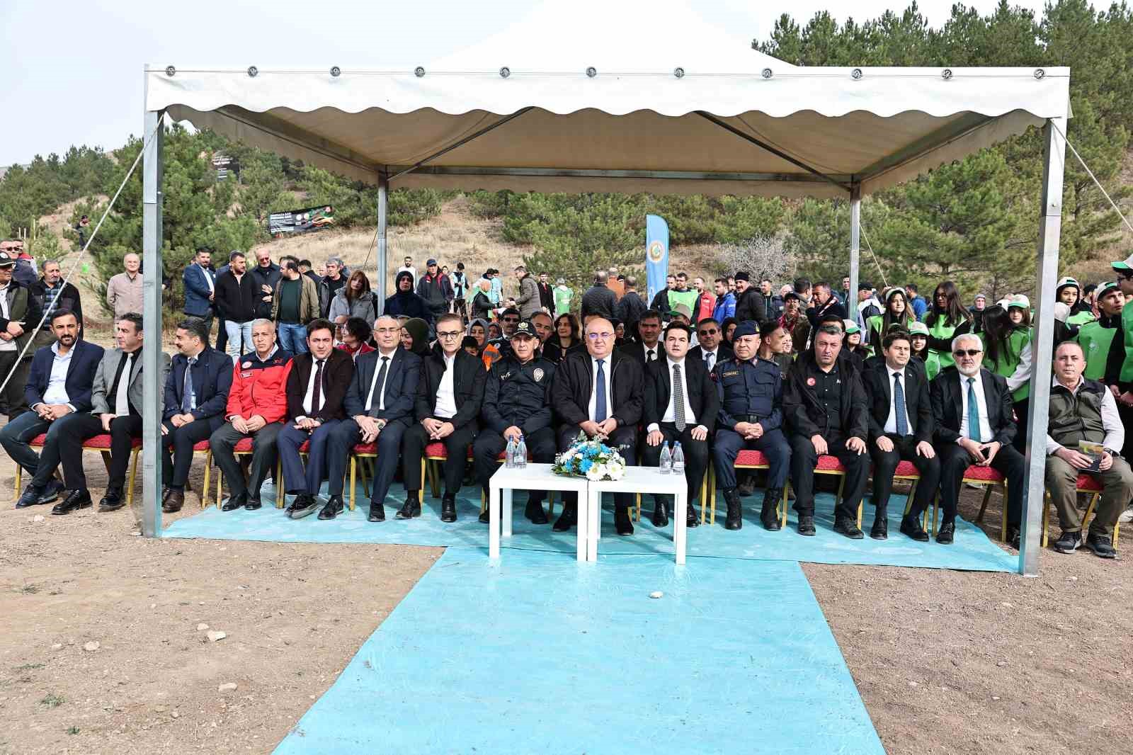 sivasta 90 bin fidan toprakla bulustu 3 pmN99J4a