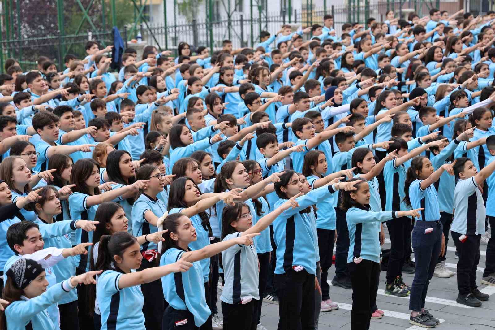 sivasta 900 ogrenci eszamanli hareket etti hep bir agizdan feda turkiyem dedi 4 d9HklHCJ