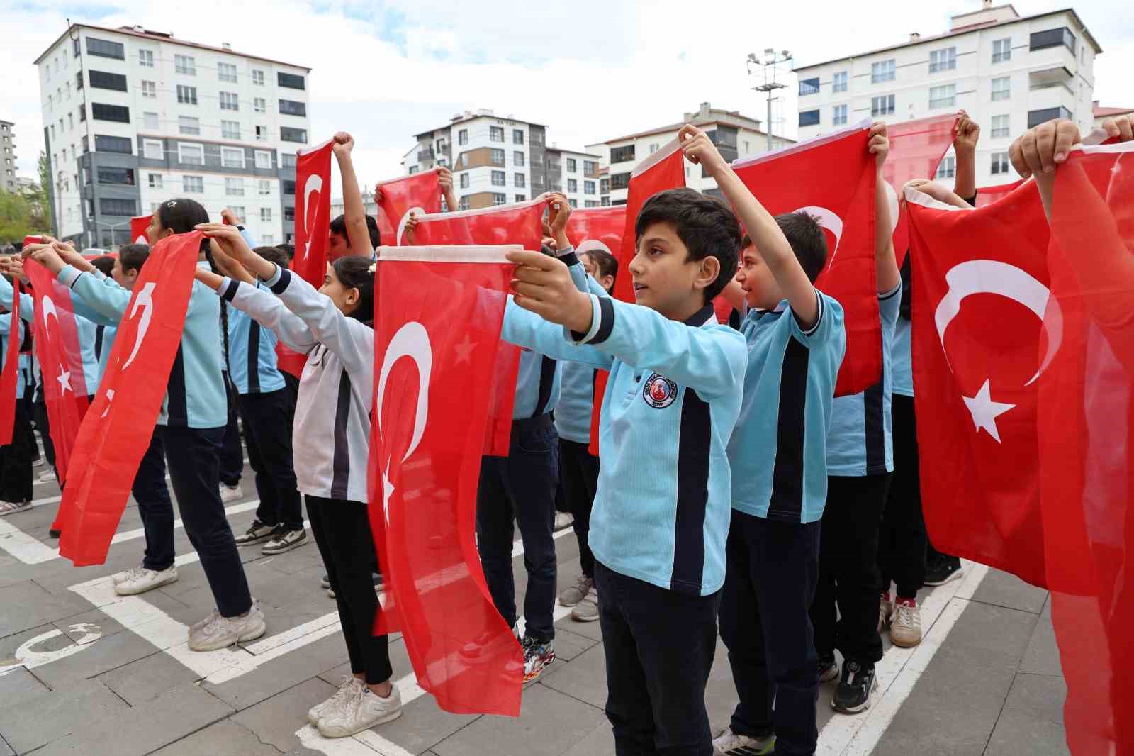 sivasta 900 ogrenci eszamanli hareket etti hep bir agizdan feda turkiyem dedi 8 85XPbwVN