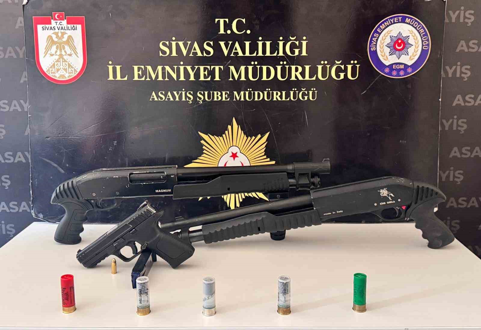 sivasta araclara ates acan supheliler yakalandi 6 supheli tutuklandi 0 CNV8DVJV