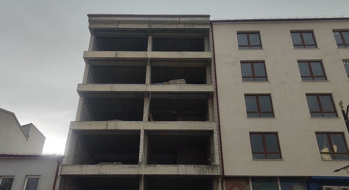 sivasta asansor bosluguna dusen kadin yaralandi 3 zR6l3KEG
