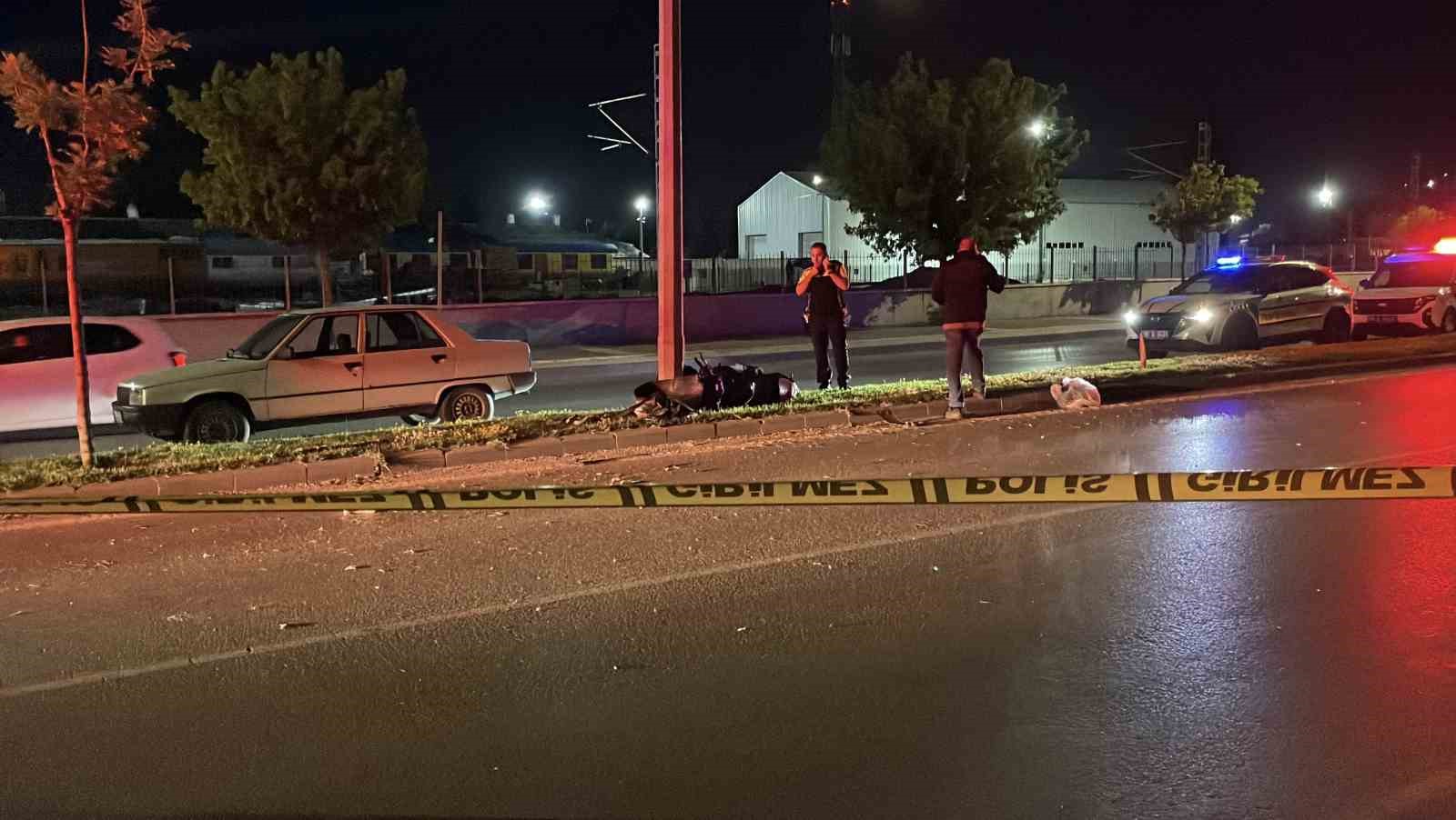 sivasta aydinlatma diregine carpan motosikletteki 2 kisi yola savruldu 2 agir yarali 1 P5cDUsgk