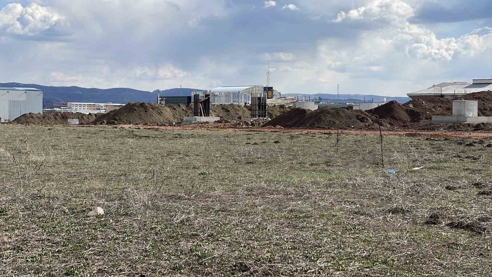 sivasta beton kalibina dusen genc isci hayatini kaybetti 1 lRIyYJd5