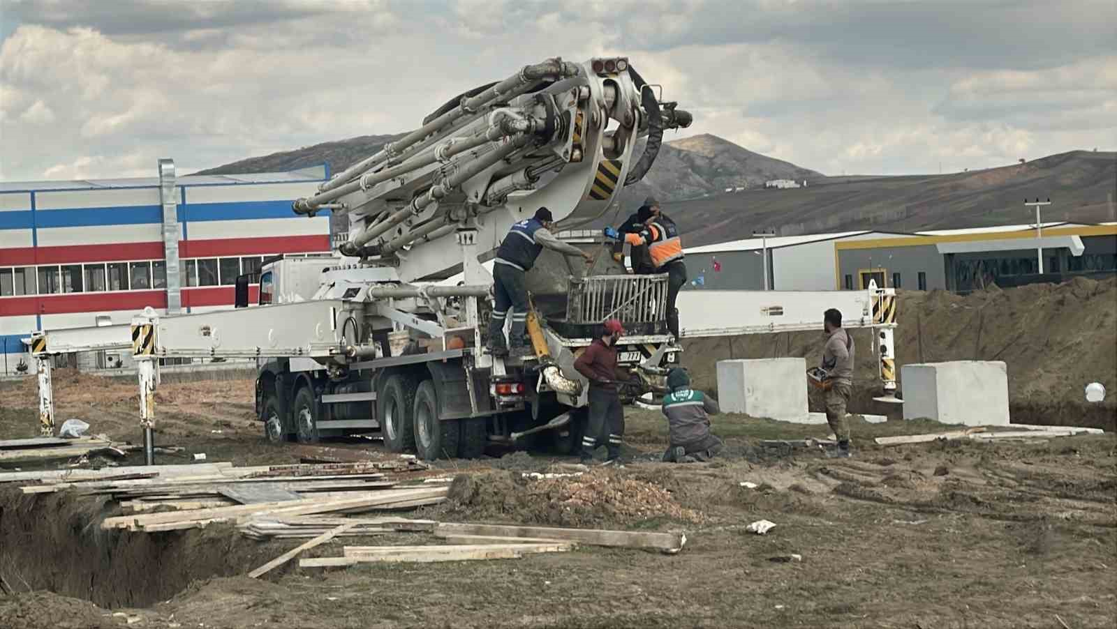 sivasta beton kalibina dusen genc isci hayatini kaybetti 2 ljJvCbeQ