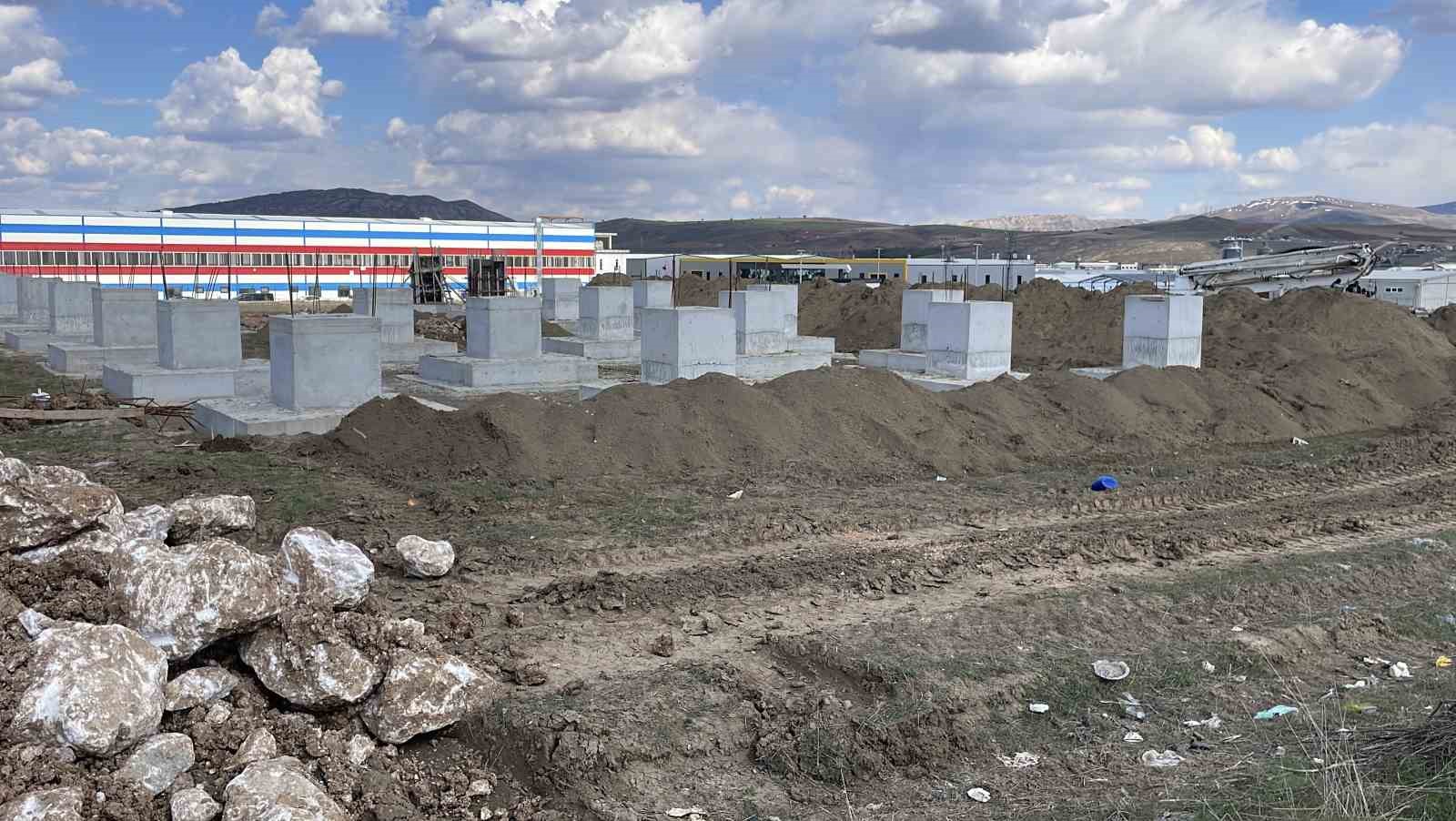 sivasta beton kalibina dusen genc isci hayatini kaybetti 3 vhQYun1m