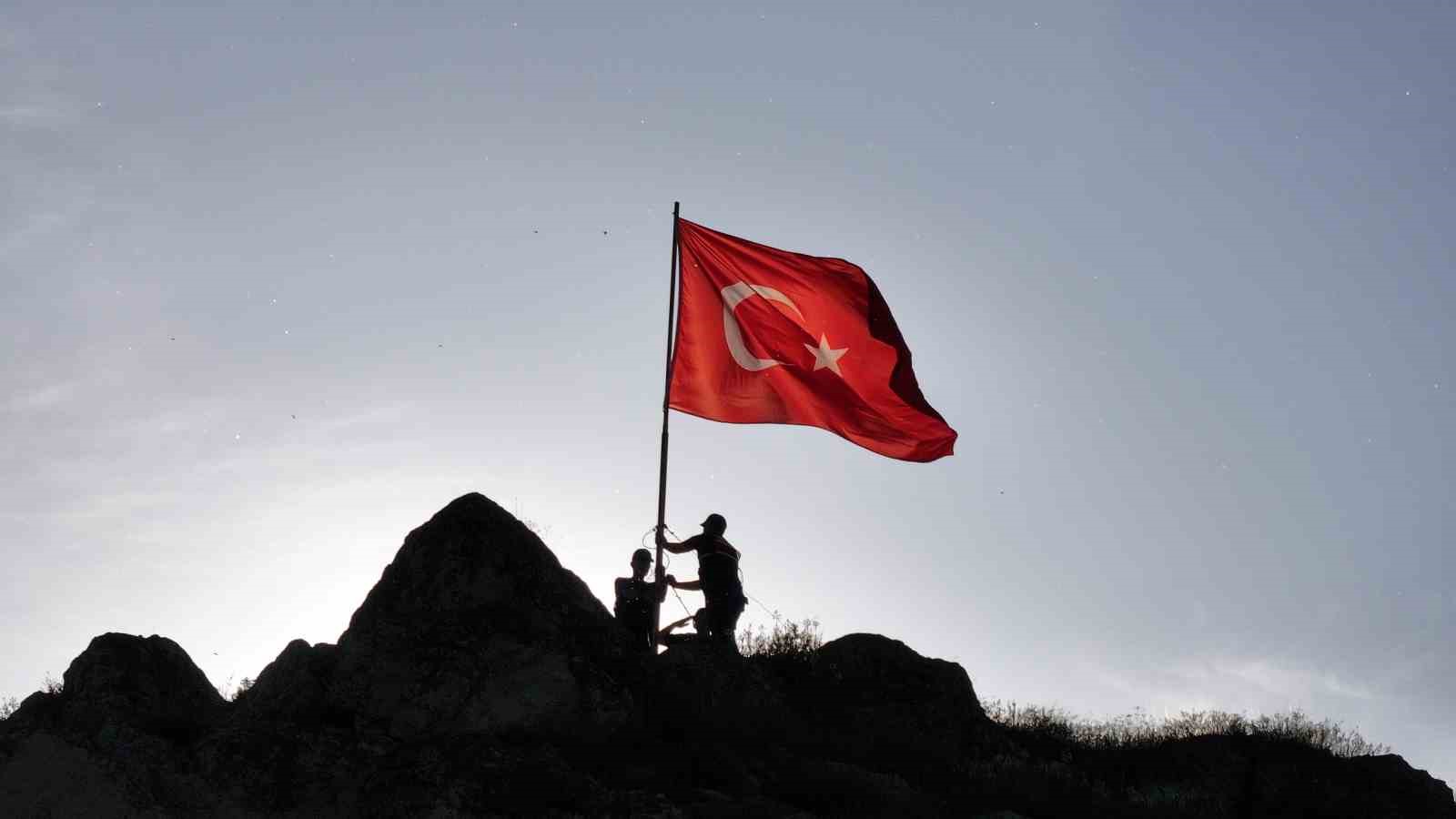 sivasta bu kalede 8 asirdir turkun bayragi dalgalaniyor 0 cSmTMUWn