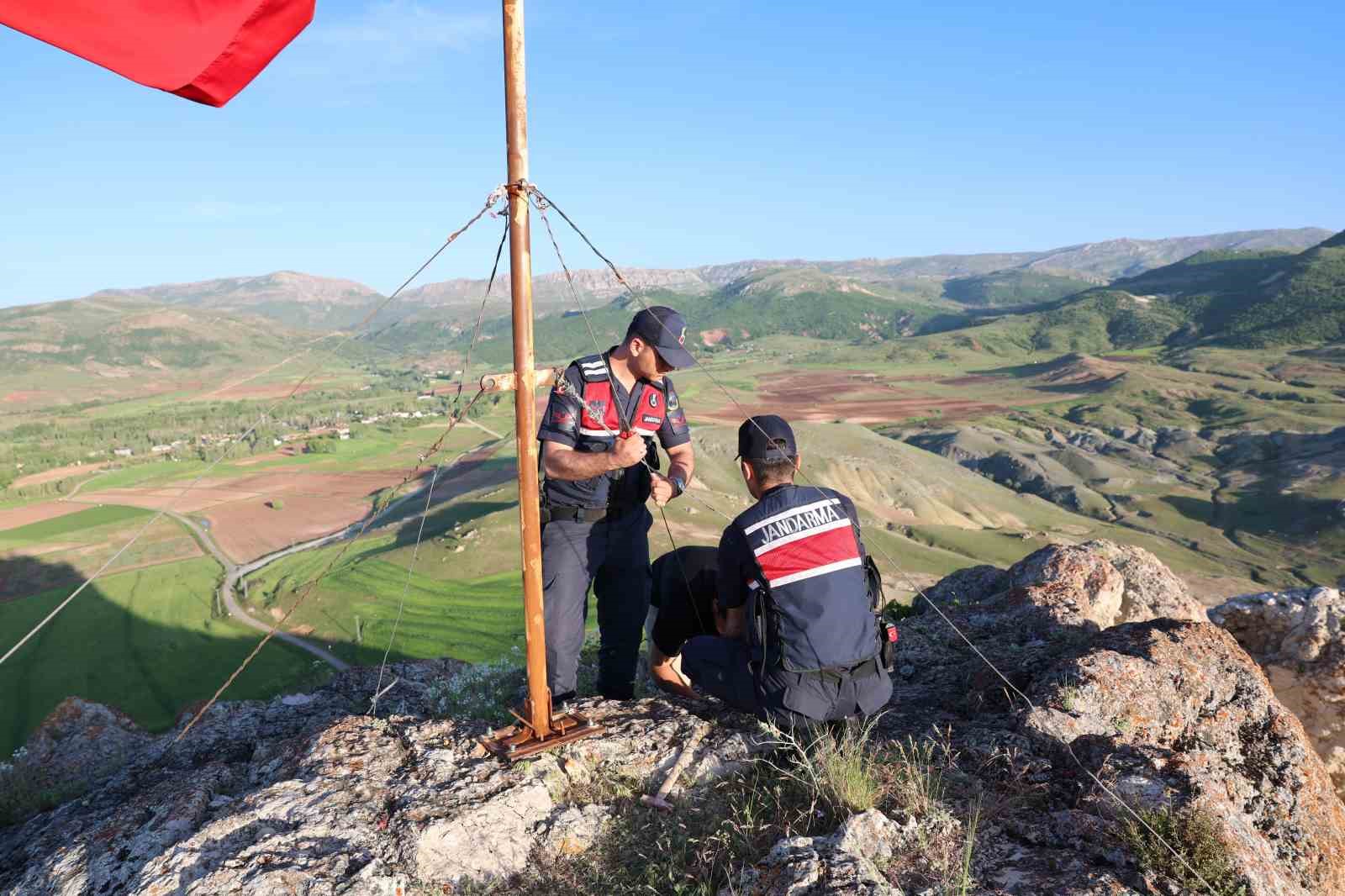 sivasta bu kalede 8 asirdir turkun bayragi dalgalaniyor 6 RSnTcuqm