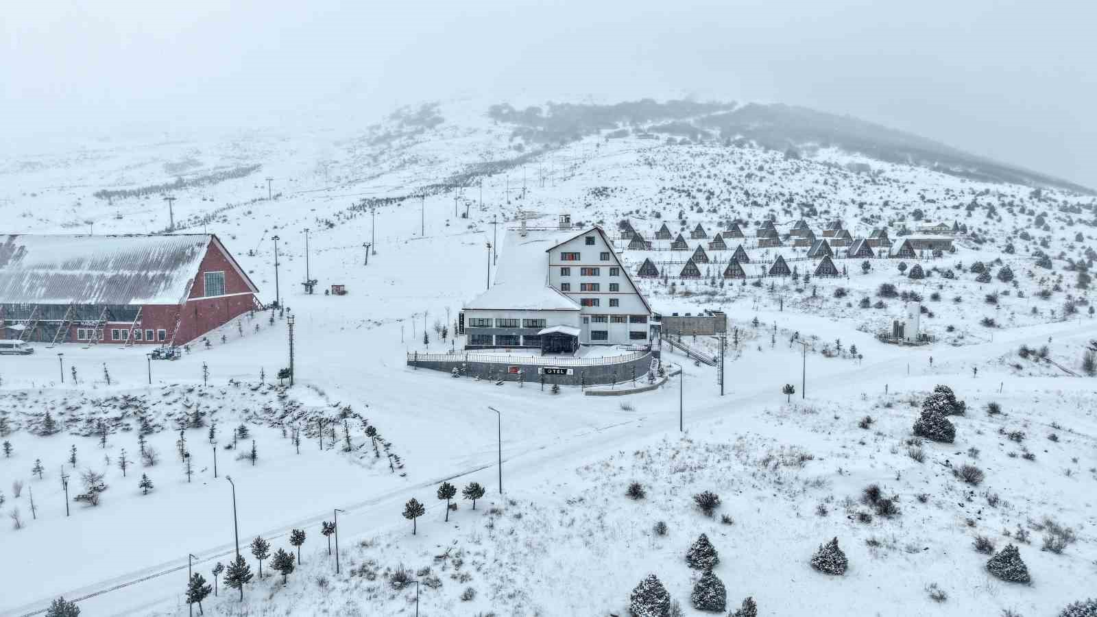 Sivas’ta bulunan Yıldız Dağı Kış Sporları ve Kayak Merkezi’nde kar kalınlığı 15 santimetreye ulaştı 8 sivasta bulunan yildiz dagi kis sporlari ve kayak merkezinde kar kalinligi 15 santimetreye ulasti hKILKRZU