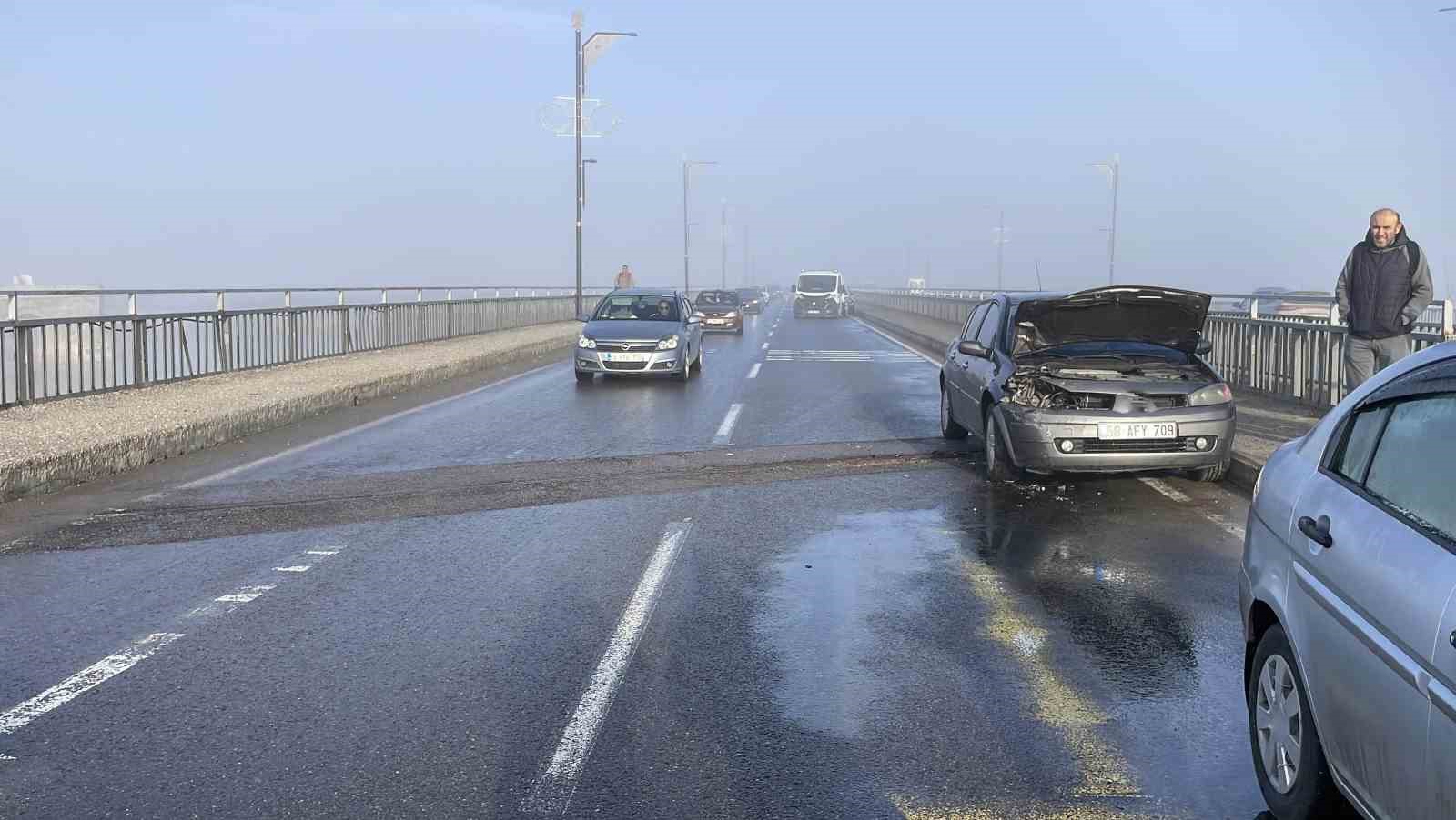Sivas’ta buzlanma zincirleme kazaya neden oldu, çok sayıda araç birbirine girdi 10 sivasta buzlanma zincirleme kazaya neden oldu cok sayida arac birbirine girdi 6